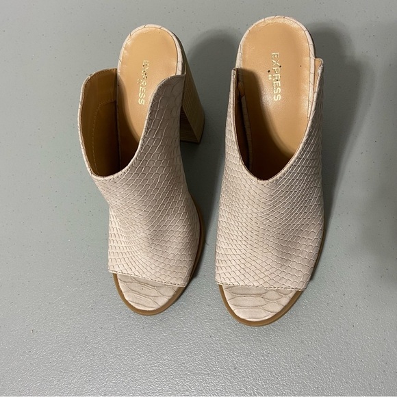 Express Factory Snake Print Lizard? Women's Peep toe Heel Size 7 - Picture 3 of 12